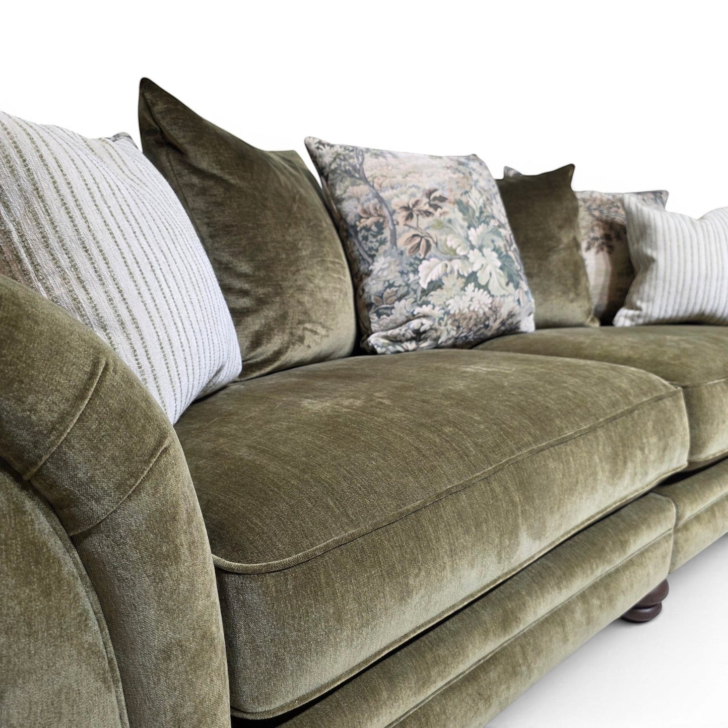 Hampshire Extra Large Split Pillow Back Sofa