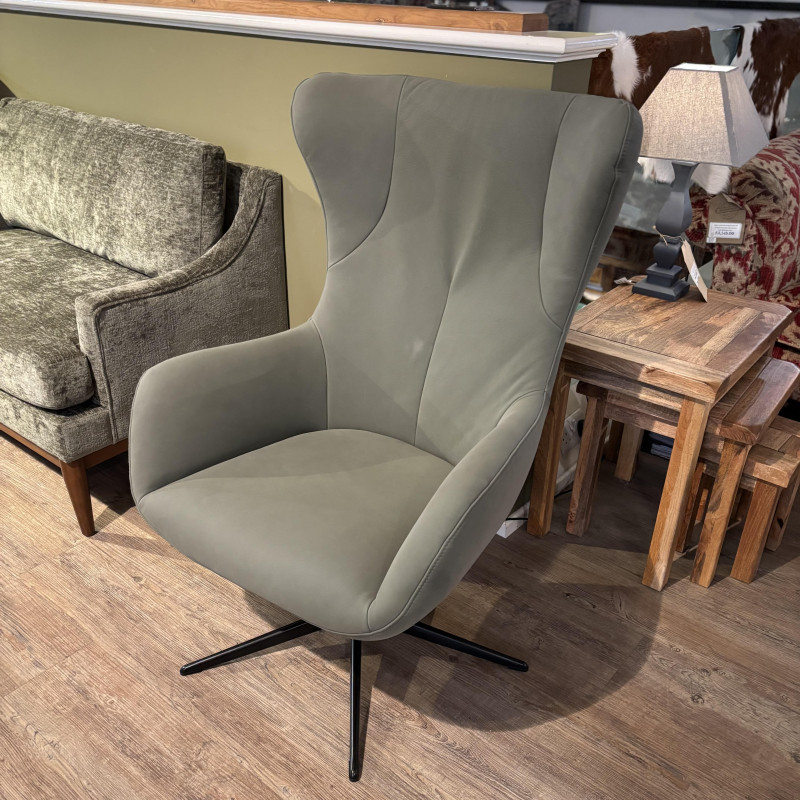 Villain Leather Swivel Chair