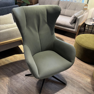 Villain Leather Swivel Chair