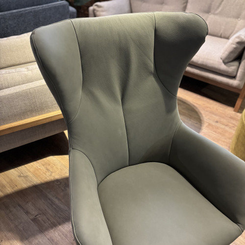 Villain Leather Swivel Chair