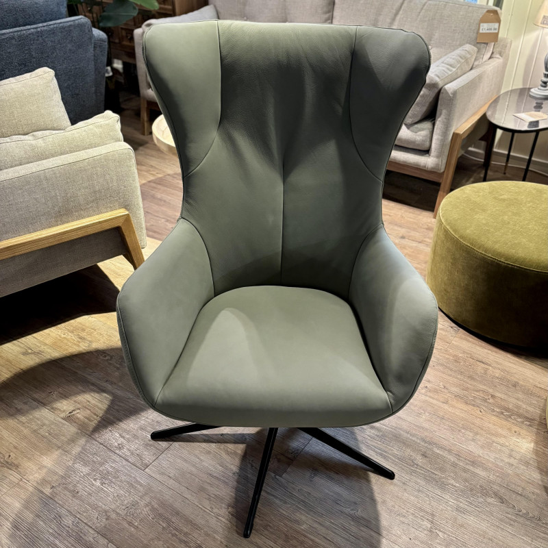 Villain Leather Swivel Chair