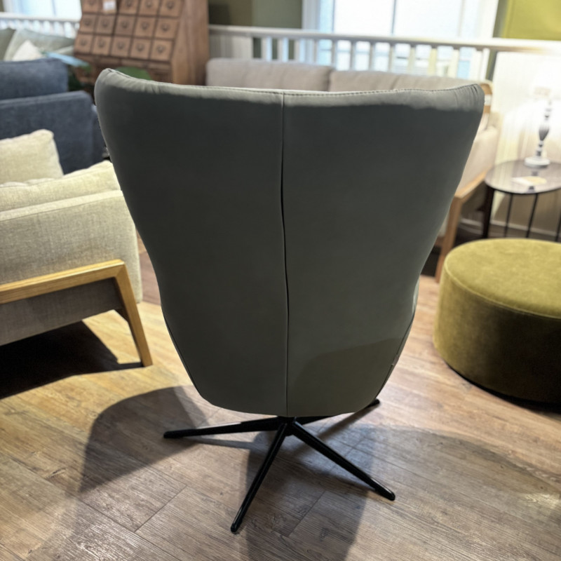 Villain Leather Swivel Chair
