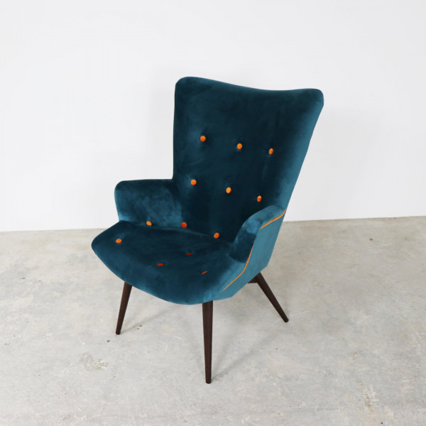 Retro Buttoned Chair Retro Buttoned Chair