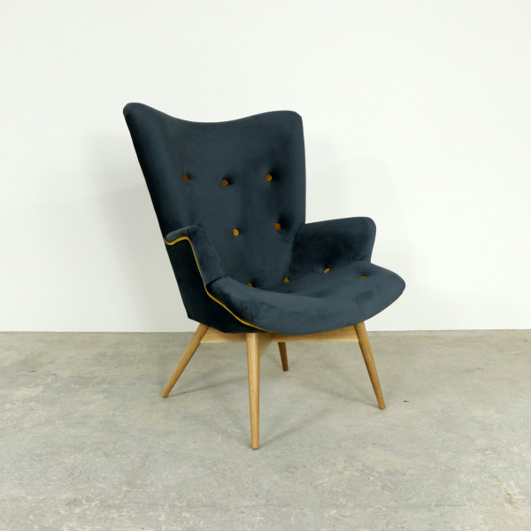 Retro Buttoned Chair Retro Buttoned Chair