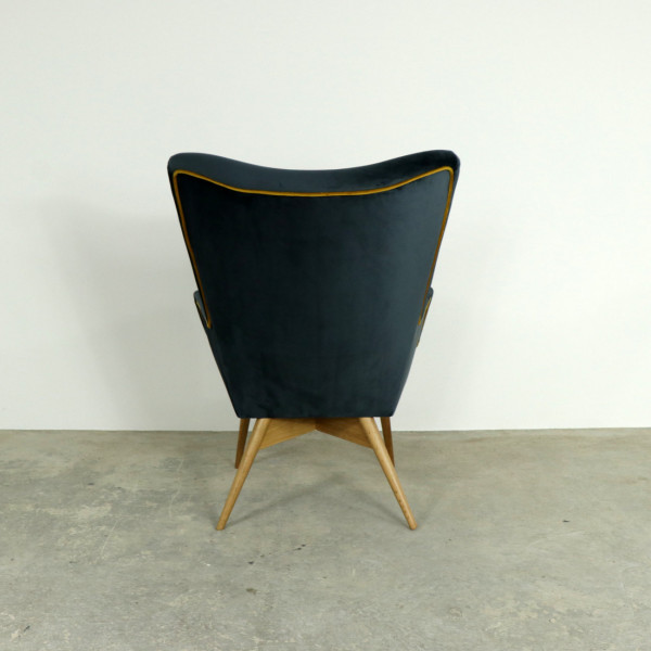 Retro Buttoned Chair Retro Buttoned Chair