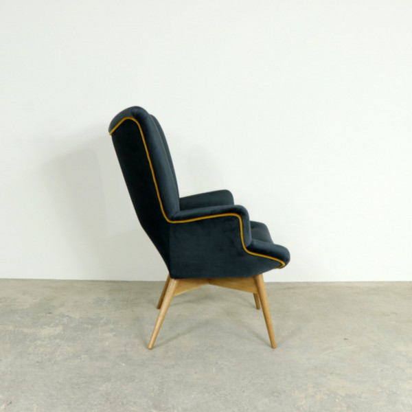 Retro Buttoned Chair Retro Buttoned Chair