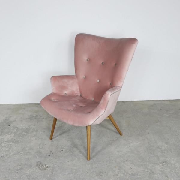 Retro Buttoned Chair Retro Buttoned Chair