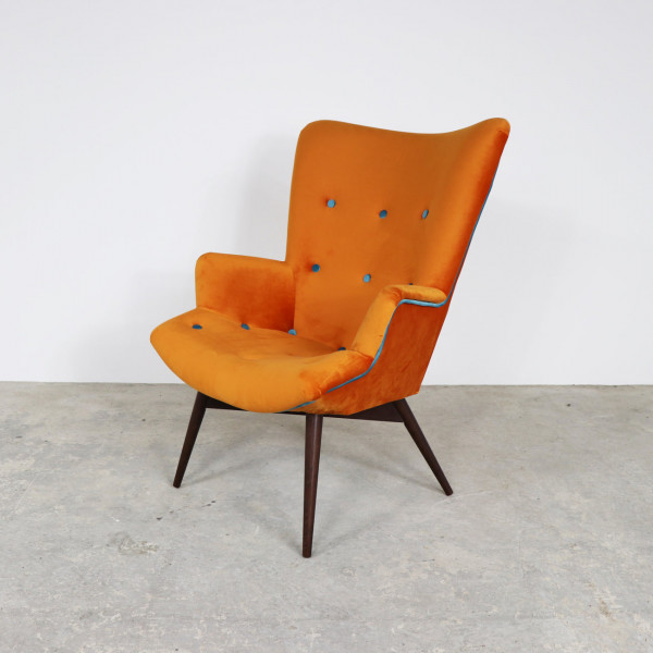 Retro Buttoned Chair Retro Buttoned Chair